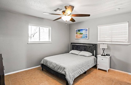 South Side House | NEW LISTING! Safe Convenient Hidden Gems 3BRs - Sleep 6 by RedAwning