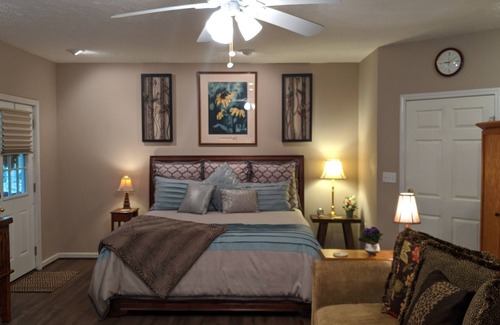 Hendersonville Resort | NEW LISTING! ♥ Your home for a relaxing Mountain Get Away or exploring the area.