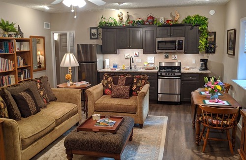 Hendersonville Resort | NEW LISTING! ♥ Your home for a relaxing Mountain Get Away or exploring the area.