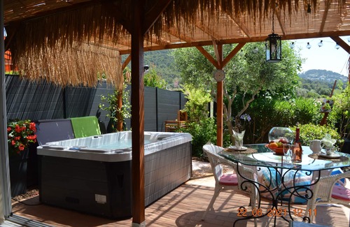 Carqueiranne Apartment | NEW: LOFT for 2 with SAUNA and JACUZZI on garden level near the SEA