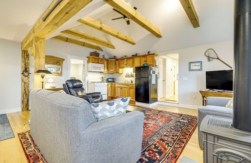 New London Cottage | New London Cottage w/Grill, Lake & Beach Access