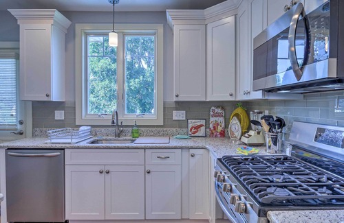 New London Apartment | New London Hideaway Near Beaches & Local Spots!