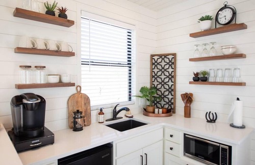 Alpine House | New Longhorn Stunning Container Home-in Alpine