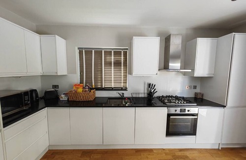 Cricklewood Condo | New! Lovely 2 Bed Serviced Apart with free parking