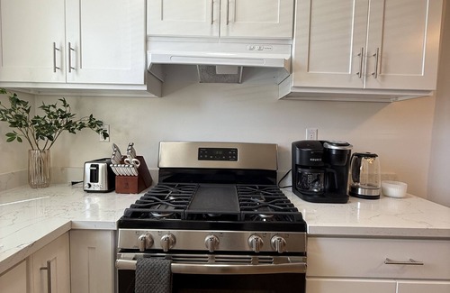 Old Mountain View House | New Lux and Cozy MTV Downtown Traveler's Dream Home