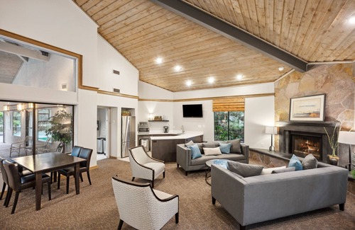 Northwest Bellevue Condo | NEW Lux Bellevue 2BD 2BA Condo - Free Parking