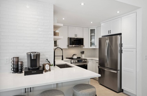 Northwest Bellevue Condo | NEW Lux Bellevue 2BD 2BA Condo - Free Parking