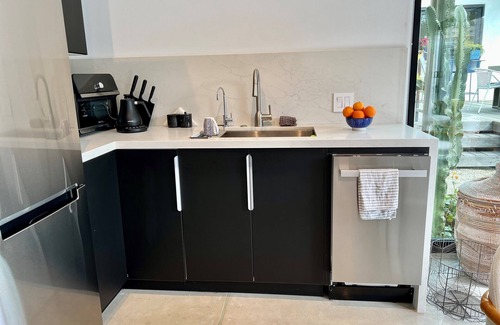 El Segundo Apartment | New! Luxe Home & Garden -Quiet, Safe, Private, Beautiful+Walk to Cafes & Beach!