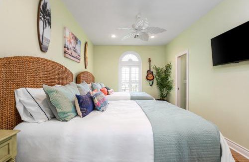 Crystal Beach House | New! Luxurious 3 Bed Sleeps 12 Epic Views Wow