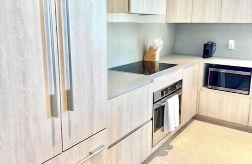 Westwind Apartment | New luxury 1bd - Gated - Pool, Beach and Gym access - Quiet and Relaxing