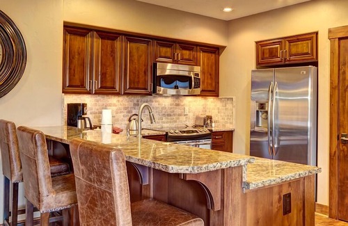 Breckenridge Condo | New Luxury 2Bedroom on Upper Floor Ski In/Ski Out in Breckenridge