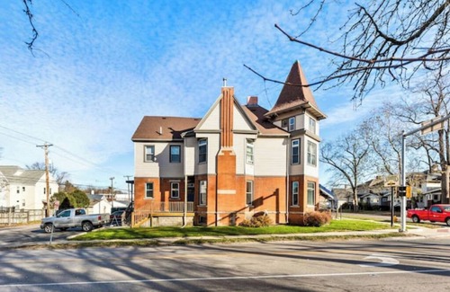 Bloomington Apartment | New! Luxury Apartment! Centrally Located!n