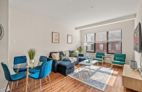 Old City Apartment | New! Luxury Apt with Pool, Roof Deck, Fitness Center, King Bed