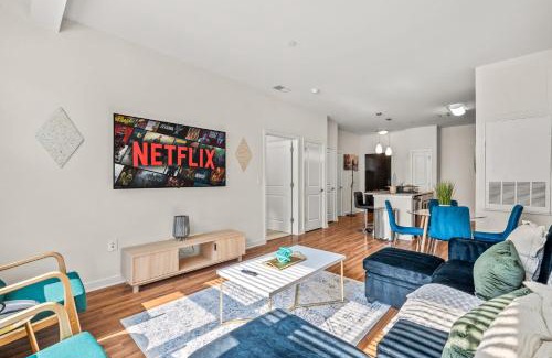 Old City Apartment | New! Luxury Apt with Pool, Roof Deck, Fitness Center, King Bed
