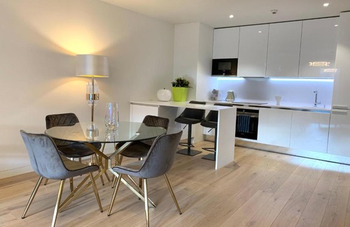 Sao Jose Apartment | New!! Luxury Avenida Da Liberdade Flat- with Rooftop and Pool