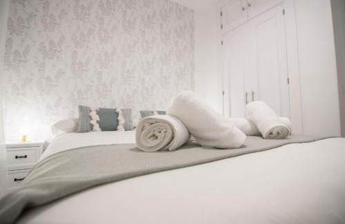 La Goleta Apartment | NEW! Luxury CITY CENTER & 2 BALCONIES