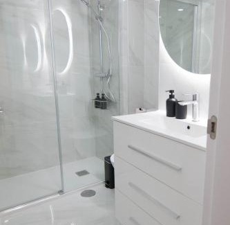 La Goleta Apartment | NEW! Luxury CITY CENTER & 2 BALCONIES