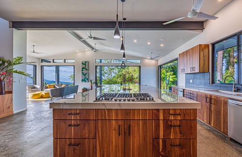 Portalon House | New Luxury Home - 180 degree Ocean Views - Pool/Hot tub -Sleeps 11 - Chef avail