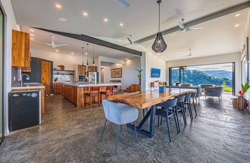Portalon House | New Luxury Home - 180 degree Ocean Views - Pool/Hot tub -Sleeps 11 - Chef avail