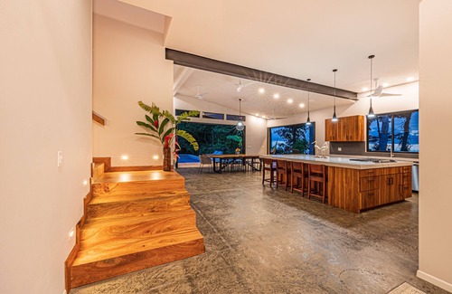 Portalon House | New Luxury Home - 180 degree Ocean Views - Pool/Hot tub -Sleeps 11 - Chef avail