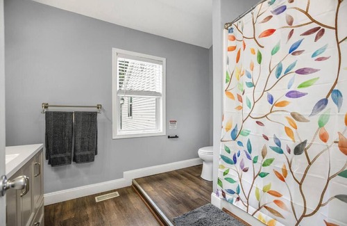 South Bend Villa | NEW Luxury Spacious & 10 min Driving to Notre Dame!