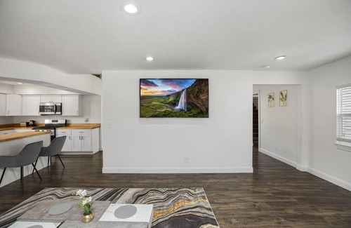 South Bend Villa | NEW Luxury Spacious & 10 min Driving to Notre Dame!