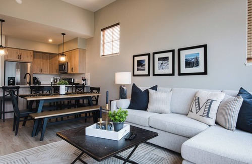 Sun Peaks House | New! Luxury Top Floor Unit Ski-In/Ski-Out, Private Hot Tub and Mountain Views!