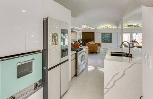 Tallahassee House | New: Luxury, unique Mid Century Modern home for games and grad weekends.