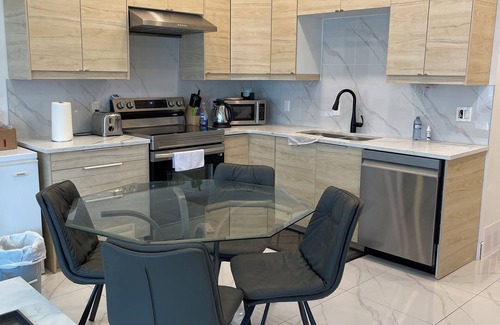 Northwest Calgary Bed & Breakfast | New Luxury Walkout Suite