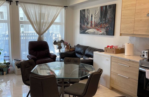 Northwest Calgary Bed & Breakfast | New Luxury Walkout Suite