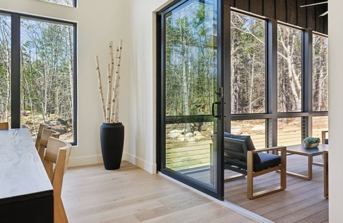 Cape Neddick Cabin | NEW Luxury York Cabin - Sauna, Game Room, Gym - Close to Ogunquit