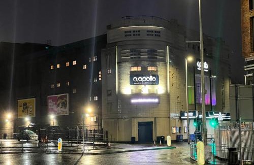 Belle Vue Apartment | New Manchester City Getaway House with 2 FREE Parking