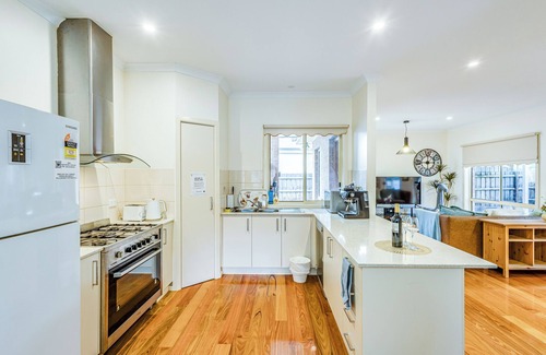 Glen Waverley House | New Melbourne Staycation 3BRM
