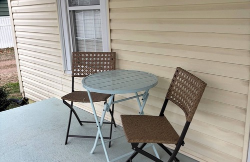 Paducah House | NEW! Midtown Bliss- 2 bed house with WiFi, within 5 minutes of Downtown Paducah