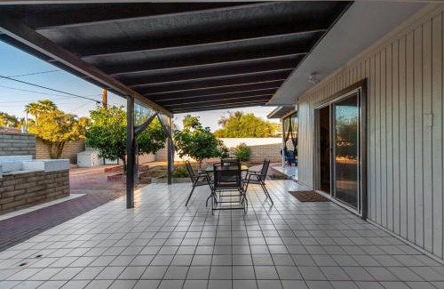 Gardendale Apartment | New Midtown Modern Studio With Backyard (Unit B)
