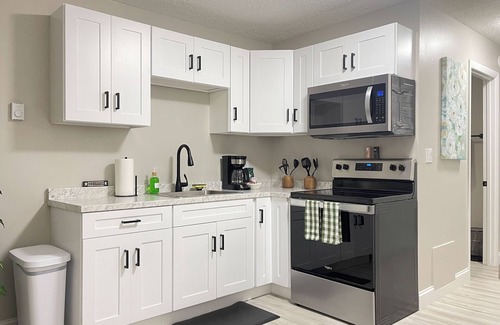 West Lebanon Apartment | NEW - Mins To DHMC/Hanover - Full Kitchen - Pet Friendly -Queen Size Bed