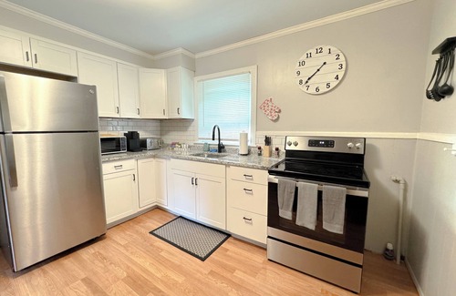 Hudson Apartment | NEW - Mins to Manchester NH and Lowell MA - Family Friendly - 1st Floor - W/D