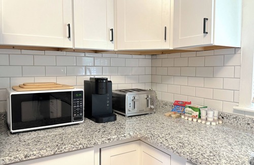 Hudson Apartment | NEW - Mins to Manchester NH and Lowell MA - Family Friendly - 1st Floor - W/D