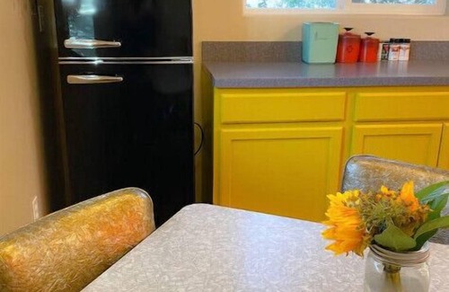 Creston House | New Mod decor in California Western Wine Country!