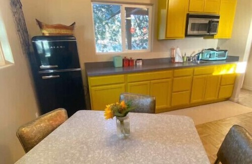 Creston House | New Mod decor in California Western Wine Country!