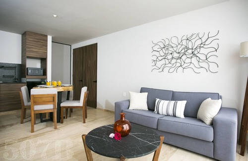 Centro House | ☀️NEW, MODERN 1-BD CONDO, WALK TO 5TH AVE & BEACH ☀️