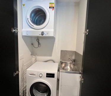 Lyneham Apartment | New modern 1BR apt near Dickson