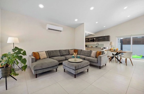 Ponton Villa | NEW Modern 3BR 3BA ~Private Pool ~CentrallyLocated