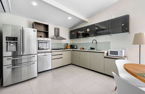 Ponton Villa | NEW Modern 3BR 3BA ~Private Pool ~CentrallyLocated