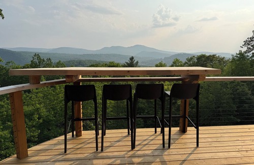 Bryant Pond Cabin | New & Modern 4-bedroom cabin with AC in Woodstock