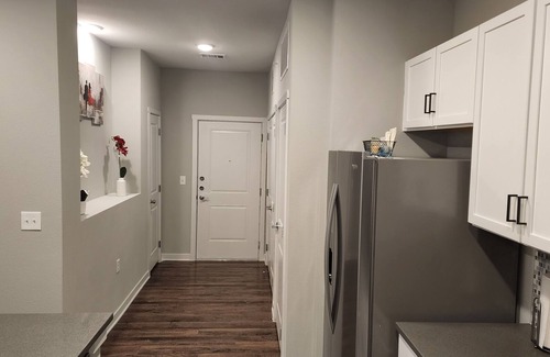 Klein Apartment | New modern apartment close to the Marketplace and major highways