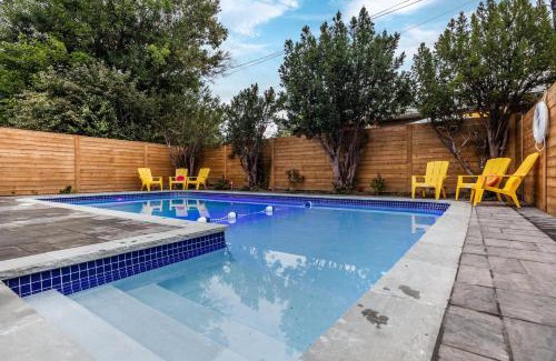 Dorset Park House | New Modern Custom Build Pool, Games, Parking & WIFI