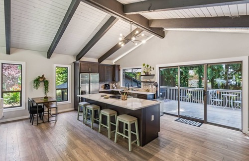 Lake Stevens House | NEW! Modern Forest Escape | Near Hikes & Lake
