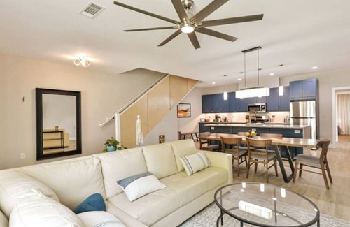 Home Park House | New Modern Home - 5 min walk to Georgia Tech, Sleep 14