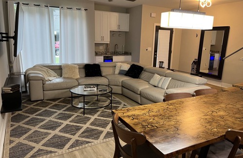 Home Park House | New Modern Home - 5 min walk to Georgia Tech, Sleep 14